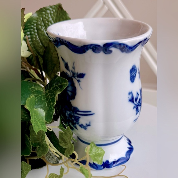 🎉Vintage Cracker Barrel Blue & White Floral Porcelain Vase - Picture 4 of 10